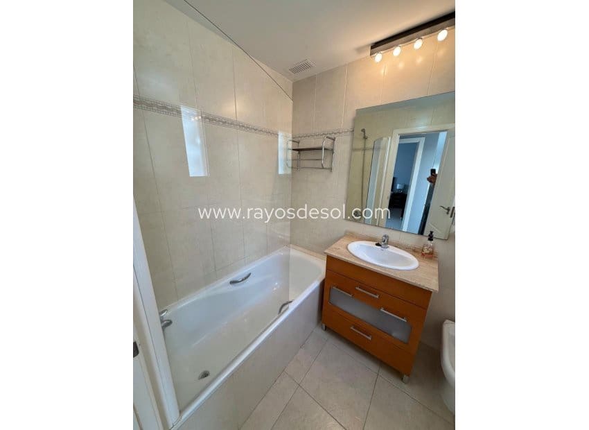 Ático de 3 habitaciones en San Cayetano en venta - 159.900 € (Ref: 9966840)