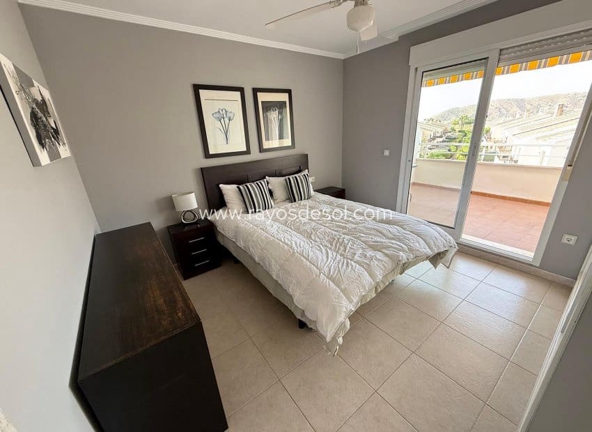 Ático de 3 habitaciones en San Cayetano en venta - 159.900 € (Ref: 9966840)