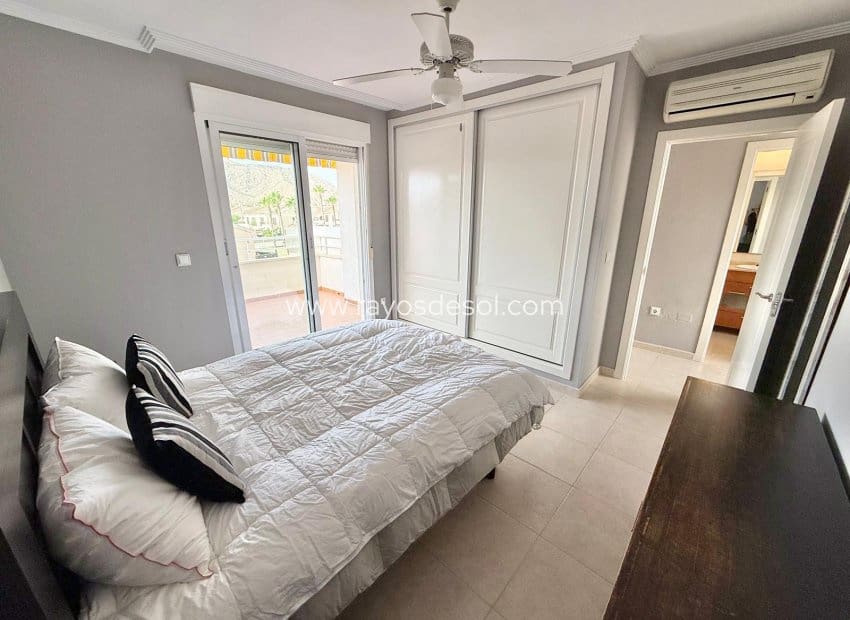 Ático de 3 habitaciones en San Cayetano en venta - 159.900 € (Ref: 9966840)