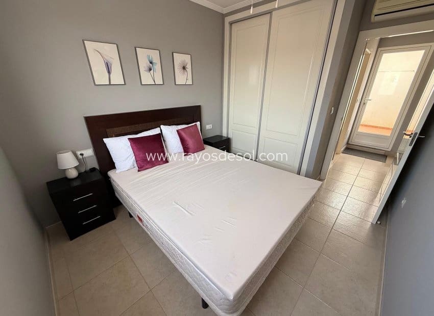 Ático de 3 habitaciones en San Cayetano en venta - 159.900 € (Ref: 9966840)