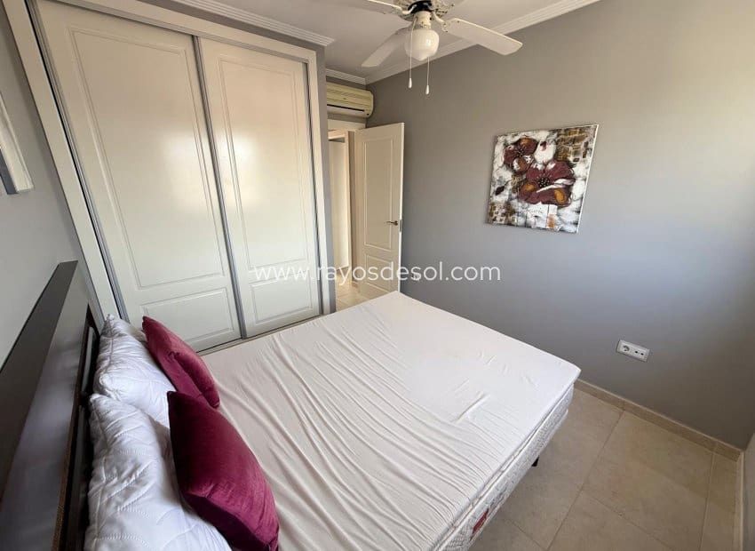 Ático de 3 habitaciones en San Cayetano en venta - 159.900 € (Ref: 9966840)