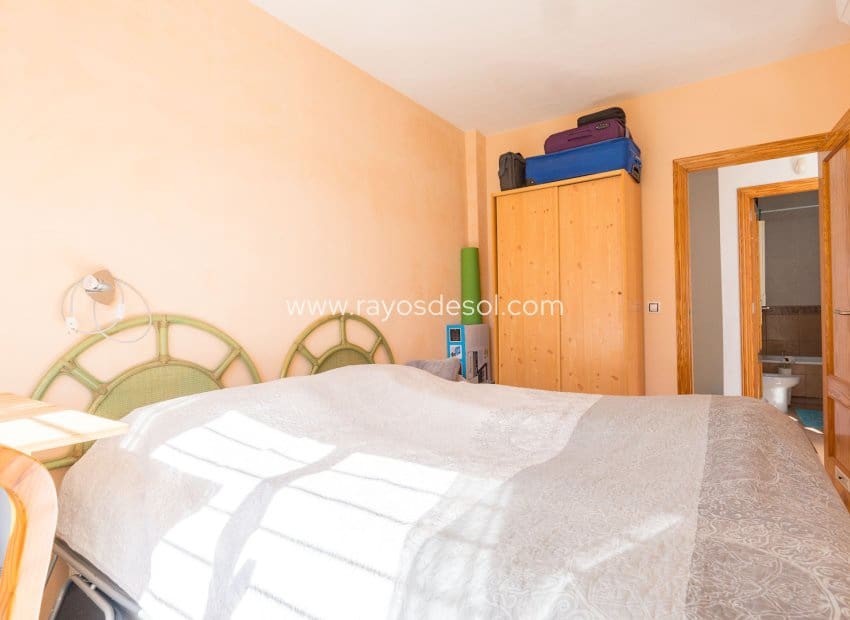 2 bedroom Villa for sale in Villamartin with pool - € 189,000 (Ref: 9973740)