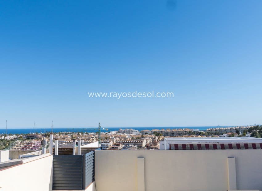 2 bedroom Villa for sale in Villamartin with pool - € 189,000 (Ref: 9973740)