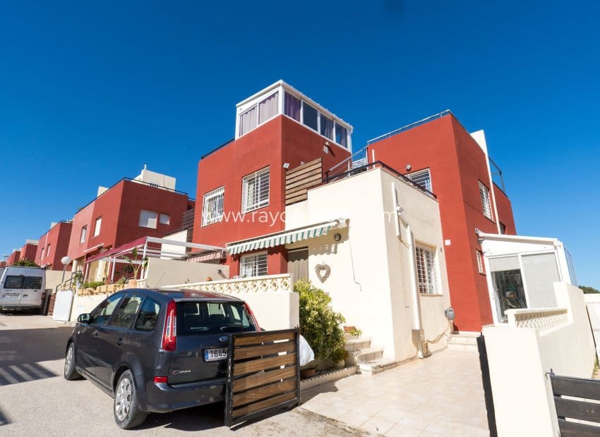 2 bedroom Villa for sale in Villamartin with pool - € 189,000 (Ref: 9973740)