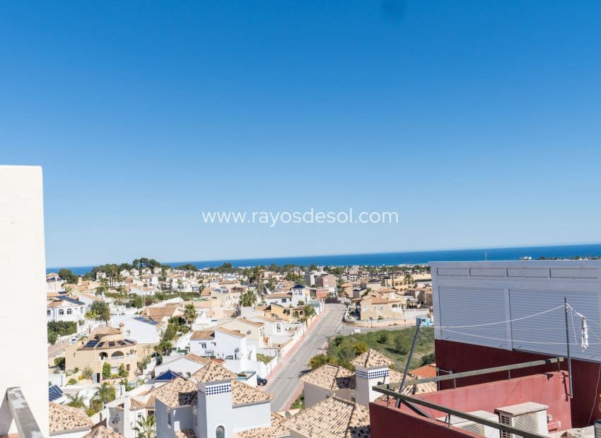 2 bedroom Villa for sale in Villamartin with pool - € 189,000 (Ref: 9973740)
