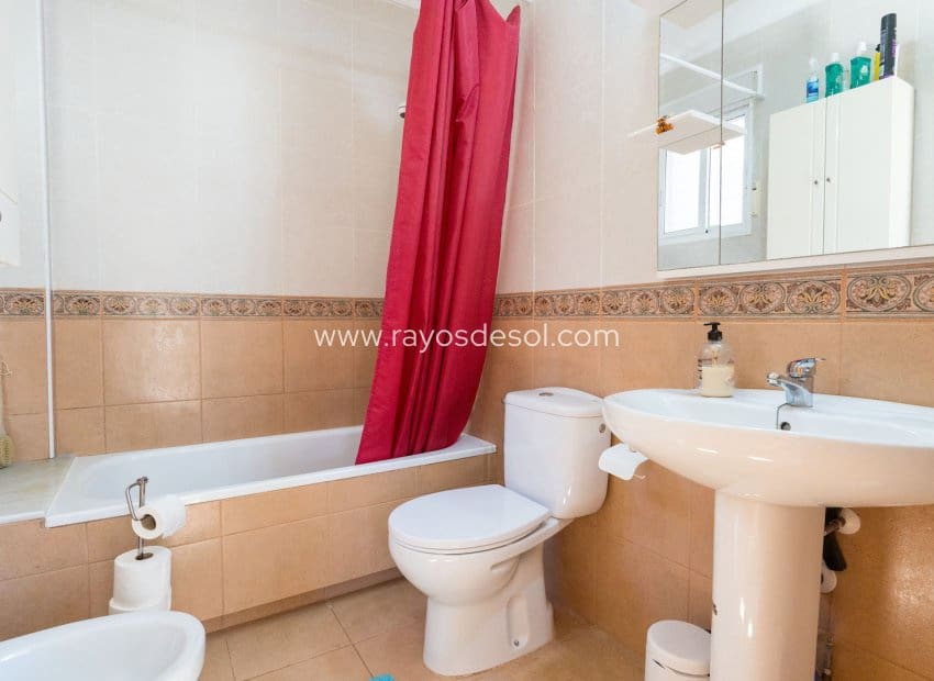 2 bedroom Villa for sale in Villamartin with pool - € 189,000 (Ref: 9973740)