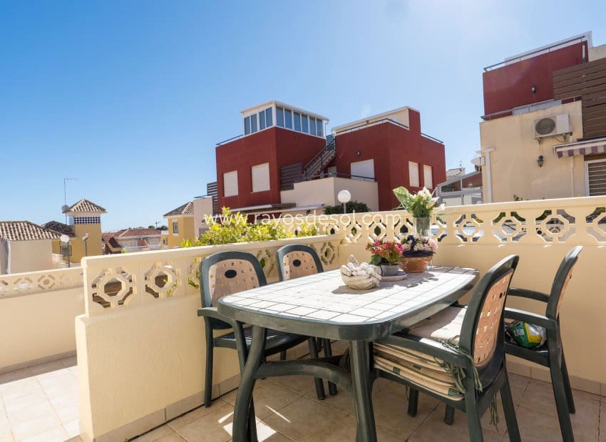 2 bedroom Villa for sale in Villamartin with pool - € 189,000 (Ref: 9973740)