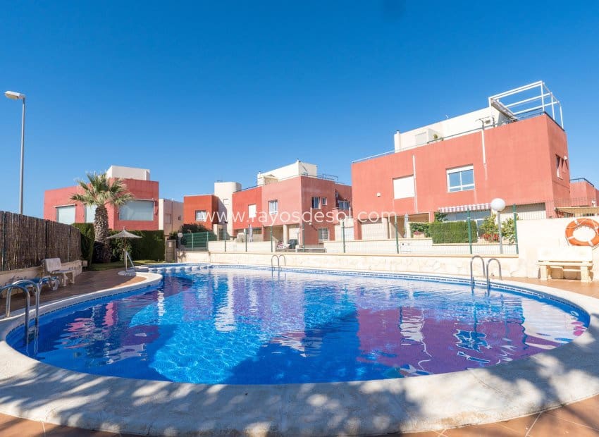 2 bedroom Villa for sale in Villamartin with pool - € 189,000 (Ref: 9973740)