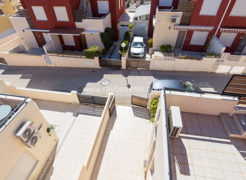 2 bedroom Villa for sale in Villamartin with pool - € 189,000 (Ref: 9973740)