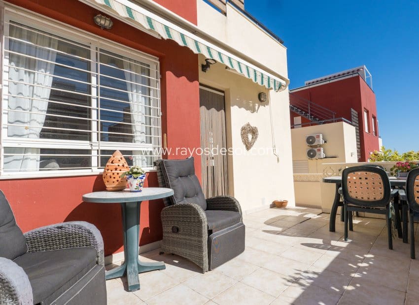 2 bedroom Villa for sale in Villamartin with pool - € 189,000 (Ref: 9973740)