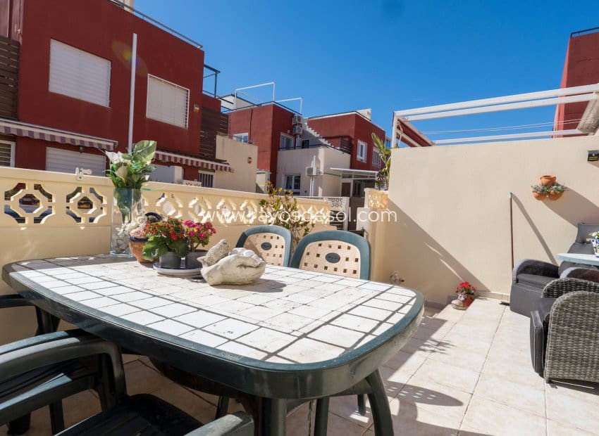 2 bedroom Villa for sale in Villamartin with pool - € 189,000 (Ref: 9973740)