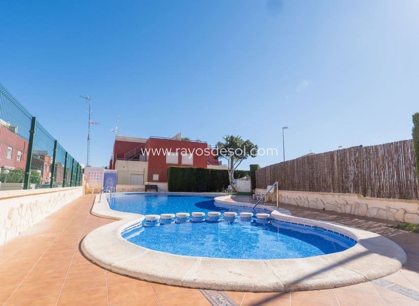 2 bedroom Villa for sale in Villamartin with pool - € 189,000 (Ref: 9973740)