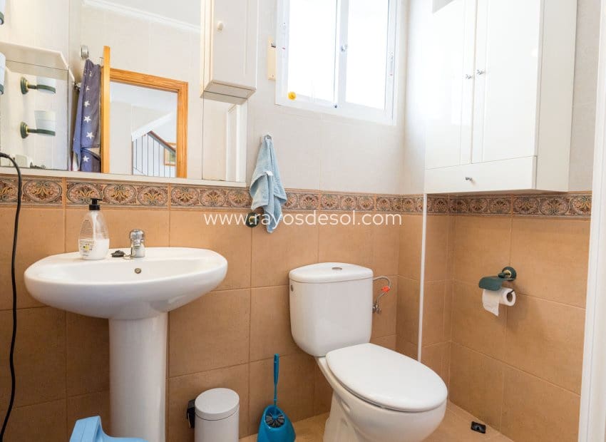 2 bedroom Villa for sale in Villamartin with pool - € 189,000 (Ref: 9973740)