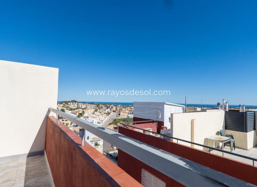 2 bedroom Villa for sale in Villamartin with pool - € 189,000 (Ref: 9973740)