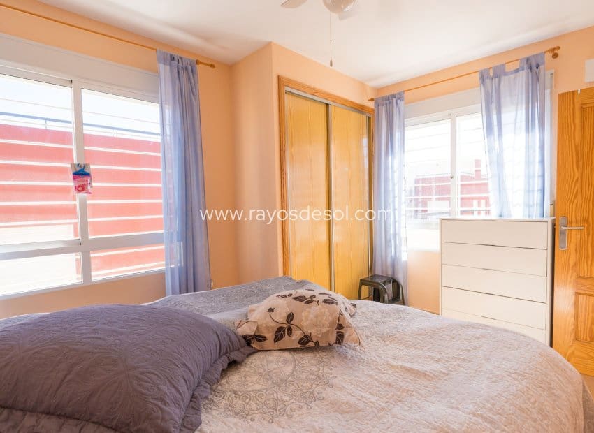 2 bedroom Villa for sale in Villamartin with pool - € 189,000 (Ref: 9973740)