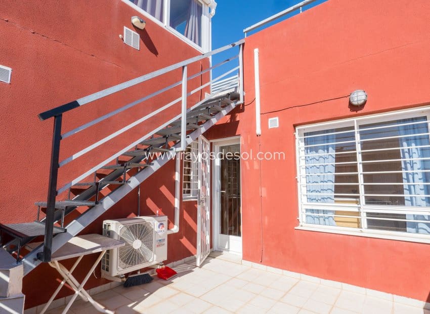 2 bedroom Villa for sale in Villamartin with pool - € 189,000 (Ref: 9973740)