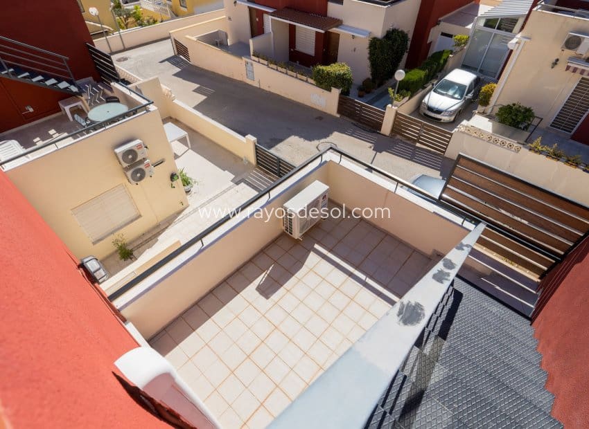 2 bedroom Villa for sale in Villamartin with pool - € 189,000 (Ref: 9973740)