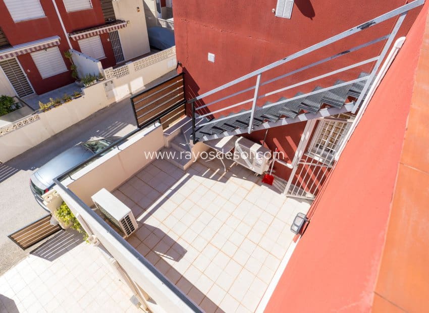 2 bedroom Villa for sale in Villamartin with pool - € 189,000 (Ref: 9973740)
