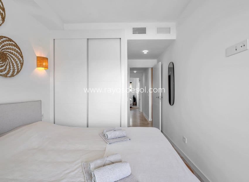 2 sovrum Lägenhet till salu i Orihuela Costa med pool - 379 000 € (Ref: 9984029)