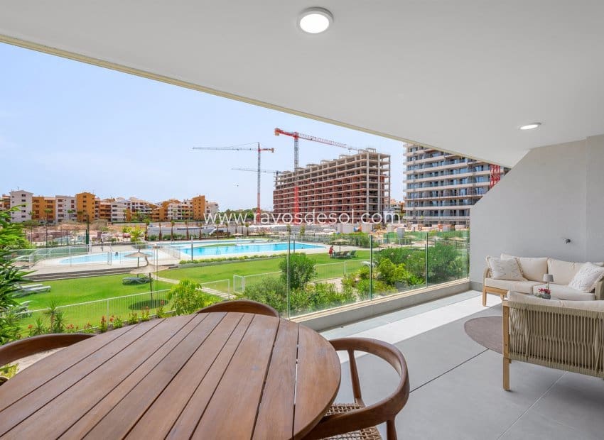 2 makuuhuone Huoneisto myytävänä paikassa Orihuela Costa mukana uima-altaan - 379 000 € (Ref: 9984029)