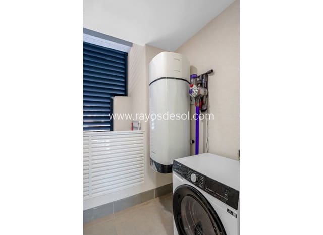 Apartamento de 2 habitaciones en Punta Prima, Orihuela en venta con piscina - 379.000 € (Ref: 9984029)