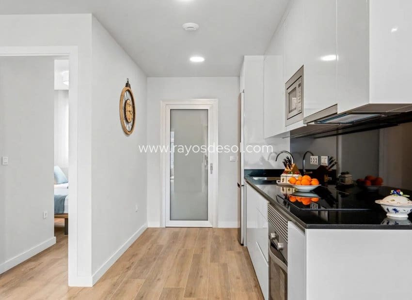 2 soverom Leilighet til salgs i Orihuela Costa med svømmebasseng - € 279 900 (Ref: 9989994)
