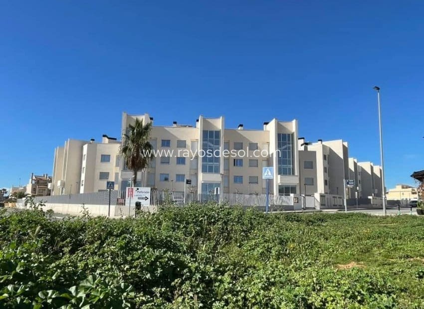 2 soverom Leilighet til salgs i Orihuela Costa med svømmebasseng - € 279 900 (Ref: 9989994)