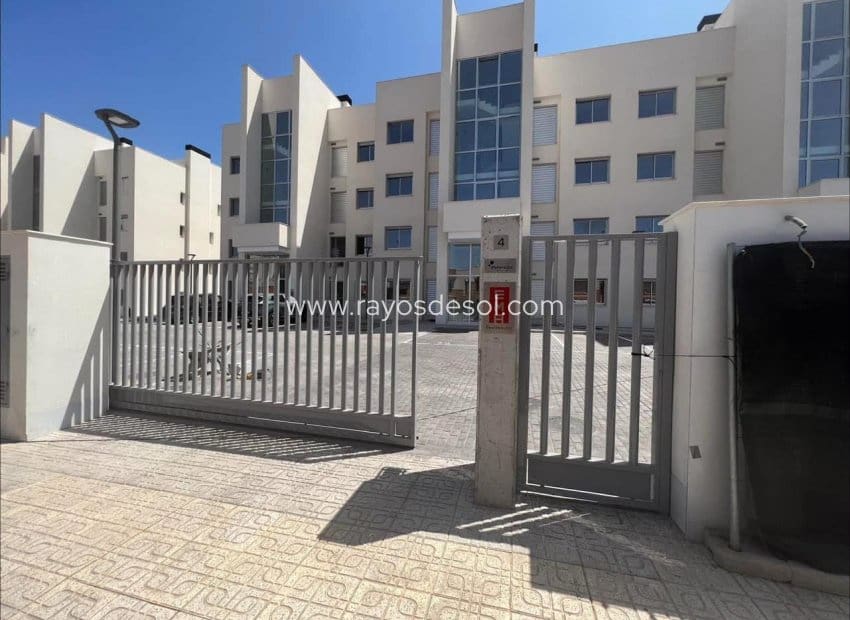 2 soverom Leilighet til salgs i Orihuela Costa med svømmebasseng - € 279 900 (Ref: 9989994)