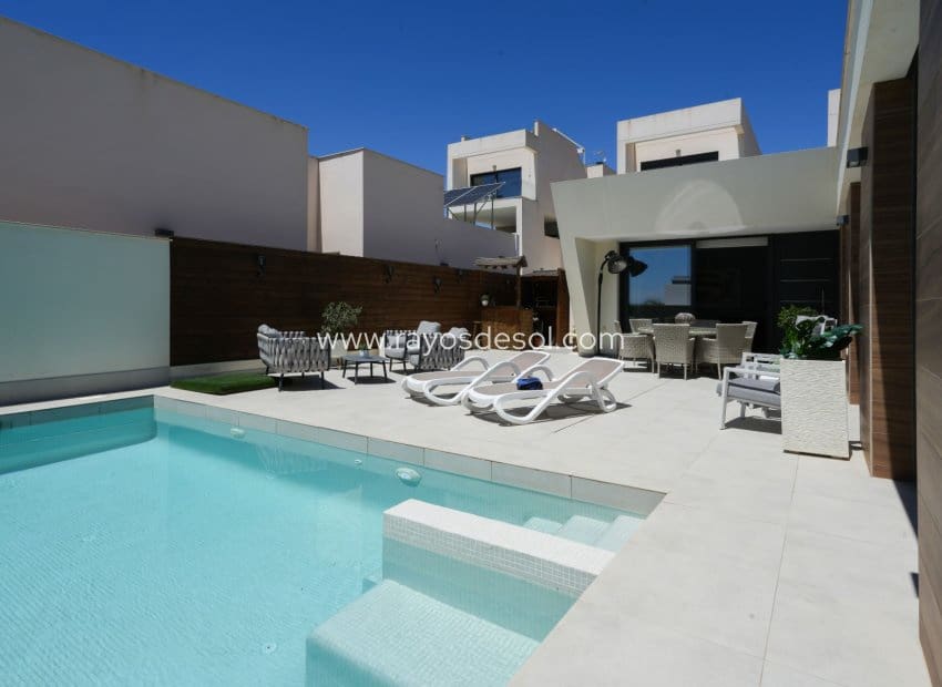 4 soverom Villa til salgs i Benijofar - € 640 000 (Ref: 9998976)