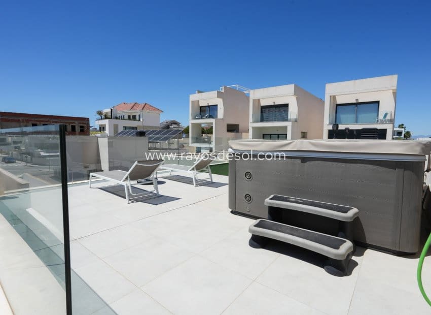 4 soverom Villa til salgs i Benijofar - € 640 000 (Ref: 9998976)