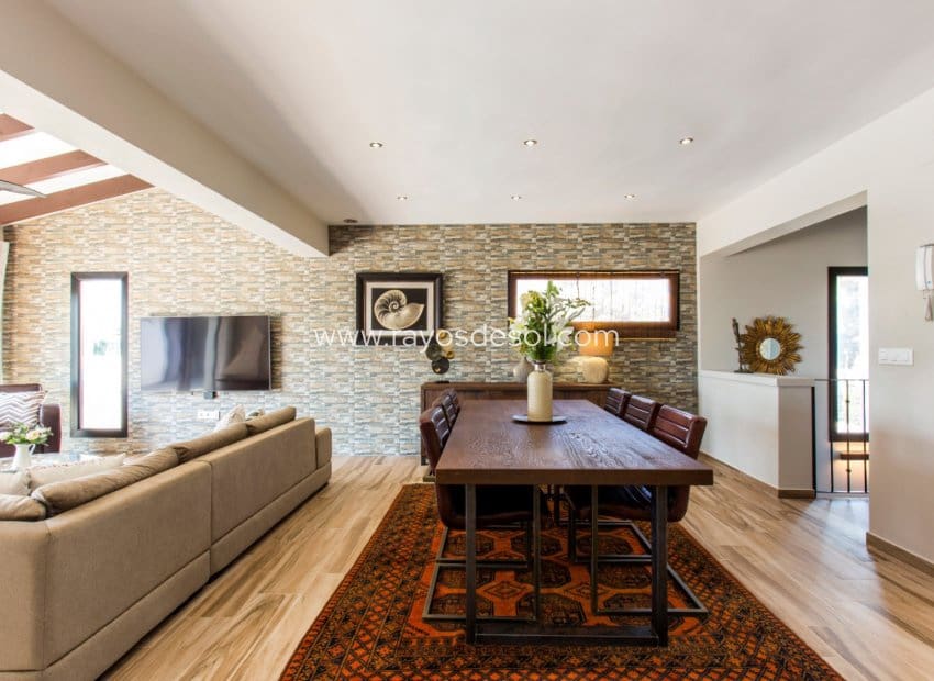 4 bedroom Villa for sale in Moraira with pool - € 1,195,000 (Ref: 9998978)