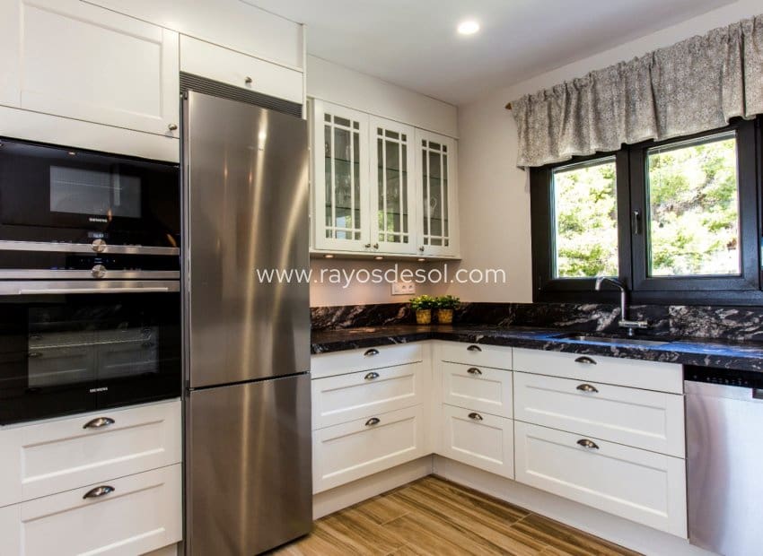 4 bedroom Villa for sale in Moraira with pool - € 1,195,000 (Ref: 9998978)