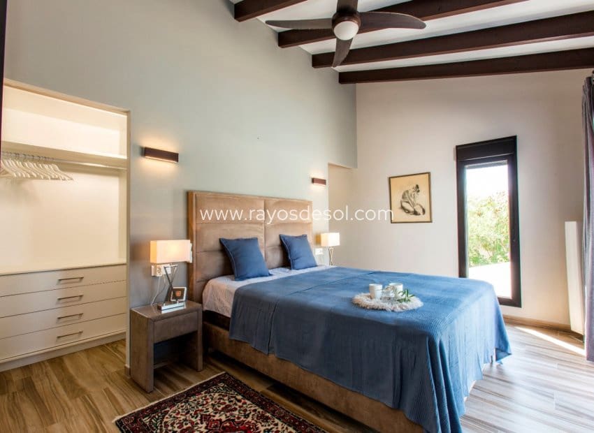 4 bedroom Villa for sale in Moraira with pool - € 1,195,000 (Ref: 9998978)