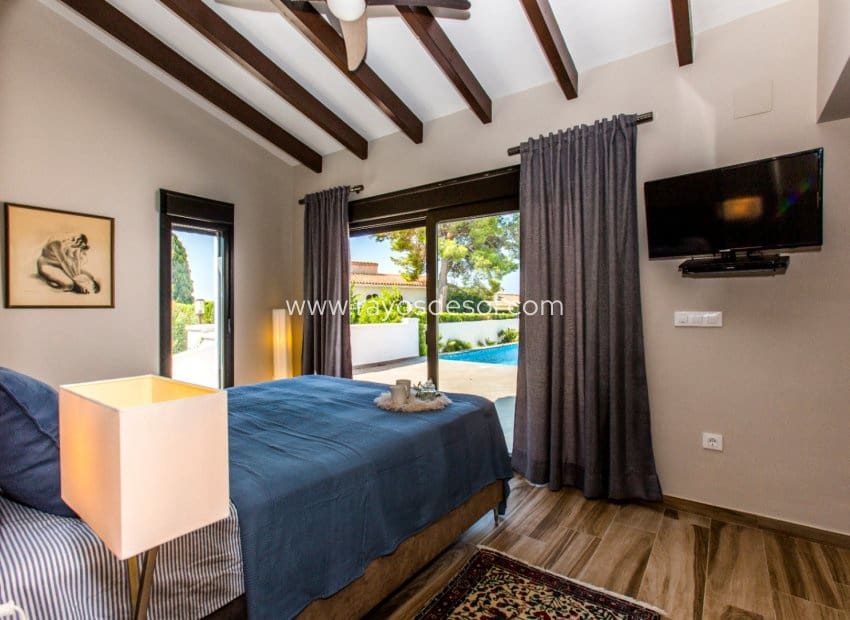 4 bedroom Villa for sale in Moraira with pool - € 1,195,000 (Ref: 9998978)