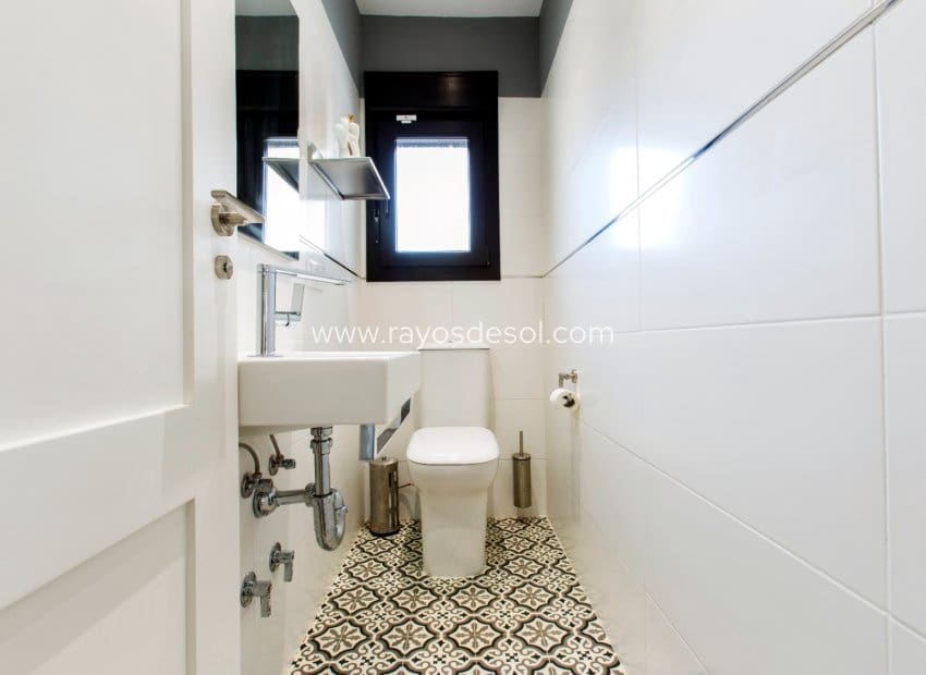 4 bedroom Villa for sale in Moraira with pool - € 1,195,000 (Ref: 9998978)