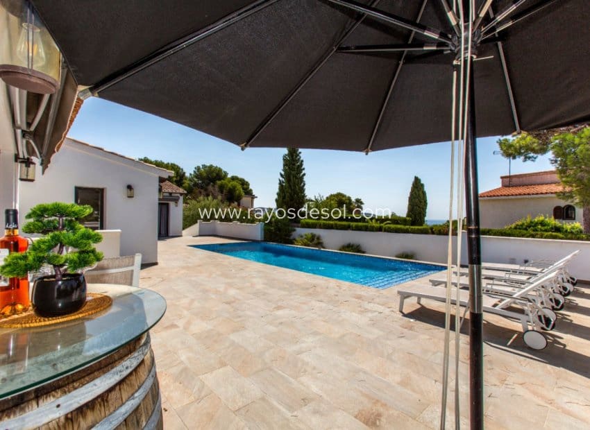 4 bedroom Villa for sale in Moraira with pool - € 1,195,000 (Ref: 9998978)