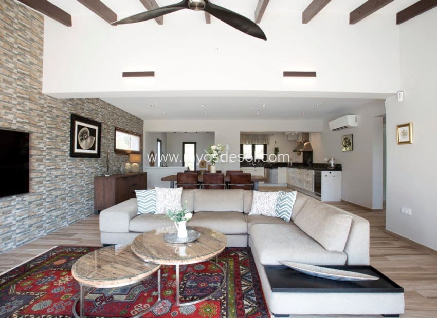 4 bedroom Villa for sale in Moraira with pool - € 1,195,000 (Ref: 9998978)