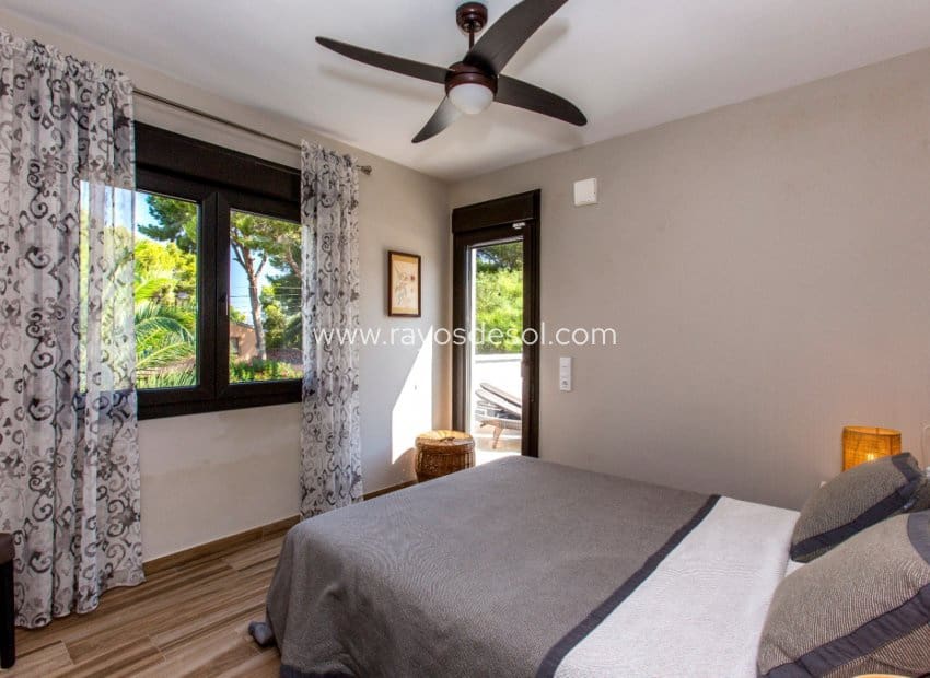 4 bedroom Villa for sale in Moraira with pool - € 1,195,000 (Ref: 9998978)