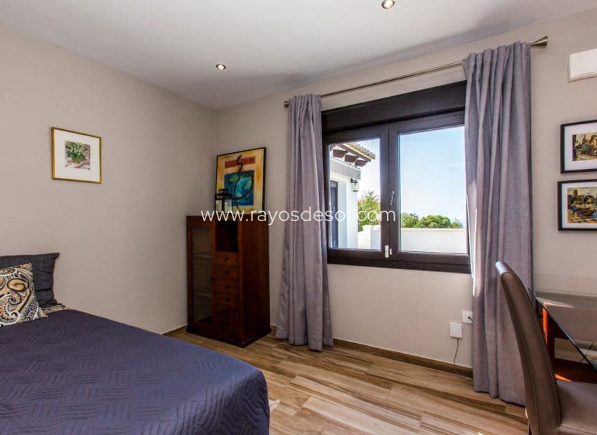 4 bedroom Villa for sale in Moraira with pool - € 1,195,000 (Ref: 9998978)