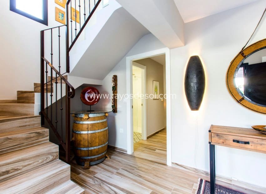 4 bedroom Villa for sale in Moraira with pool - € 1,195,000 (Ref: 9998978)