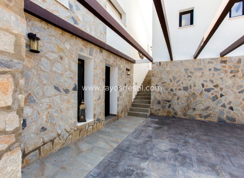 4 bedroom Villa for sale in Moraira with pool - € 1,195,000 (Ref: 9998978)