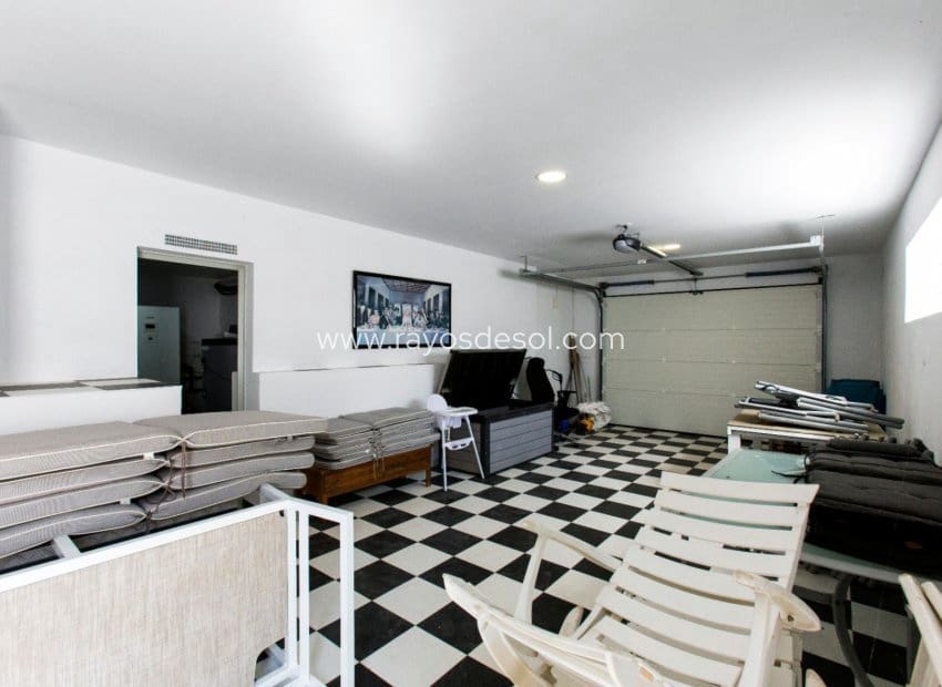 4 bedroom Villa for sale in Moraira with pool - € 1,195,000 (Ref: 9998978)