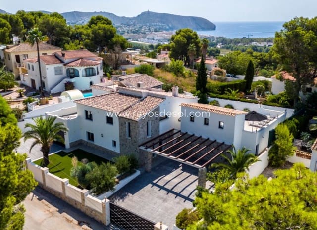 4 soveværelse Villa til salg i Moraira, Teulada-Moraira med swimmingpool - € 1.195.000 (Ref: 9998978)