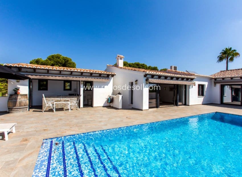 4 bedroom Villa for sale in Moraira with pool - € 1,195,000 (Ref: 9998978)