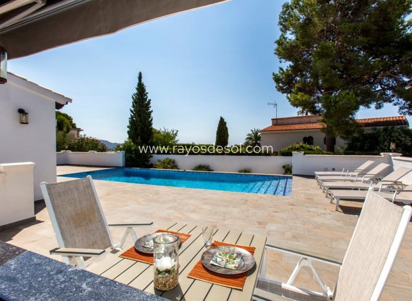 4 bedroom Villa for sale in Moraira with pool - € 1,195,000 (Ref: 9998978)