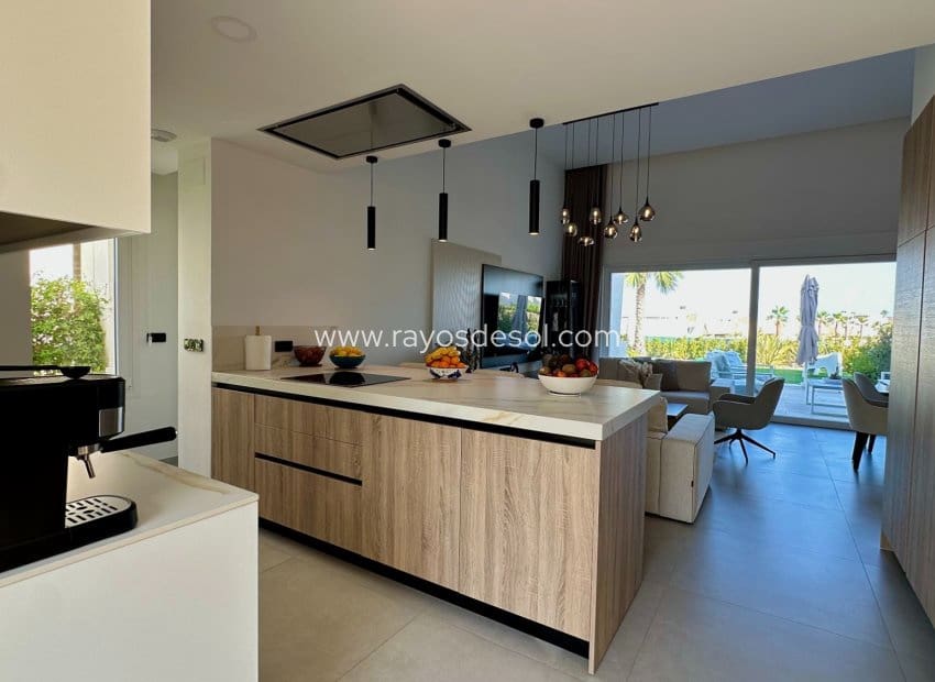 3 soveværelse Villa til salg i Algorfa med swimmingpool - € 780.000 (Ref: 9998981)