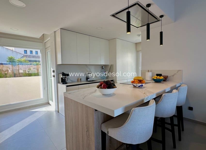 3 soveværelse Villa til salg i Algorfa med swimmingpool - € 780.000 (Ref: 9998981)