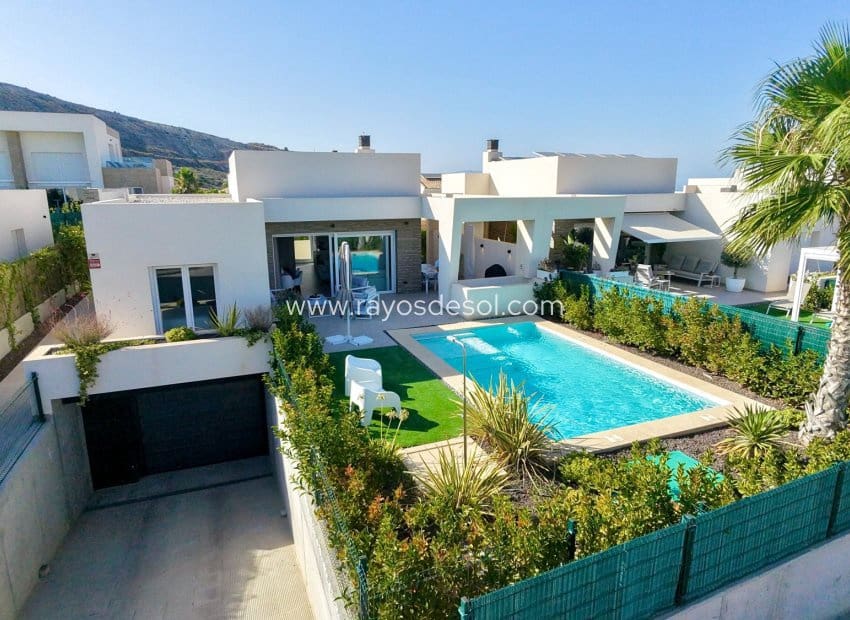 3 soveværelse Villa til salg i Algorfa med swimmingpool - € 780.000 (Ref: 9998981)