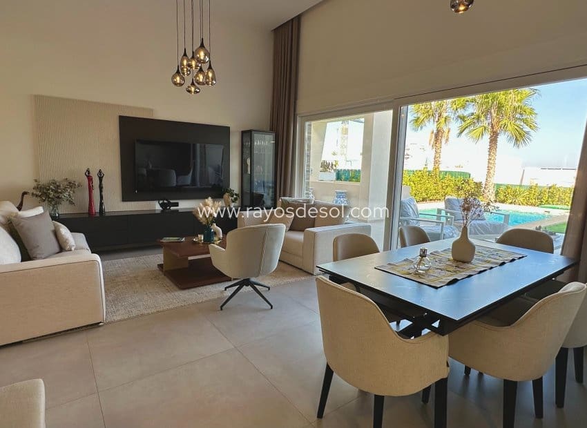 3 soveværelse Villa til salg i Algorfa med swimmingpool - € 780.000 (Ref: 9998981)
