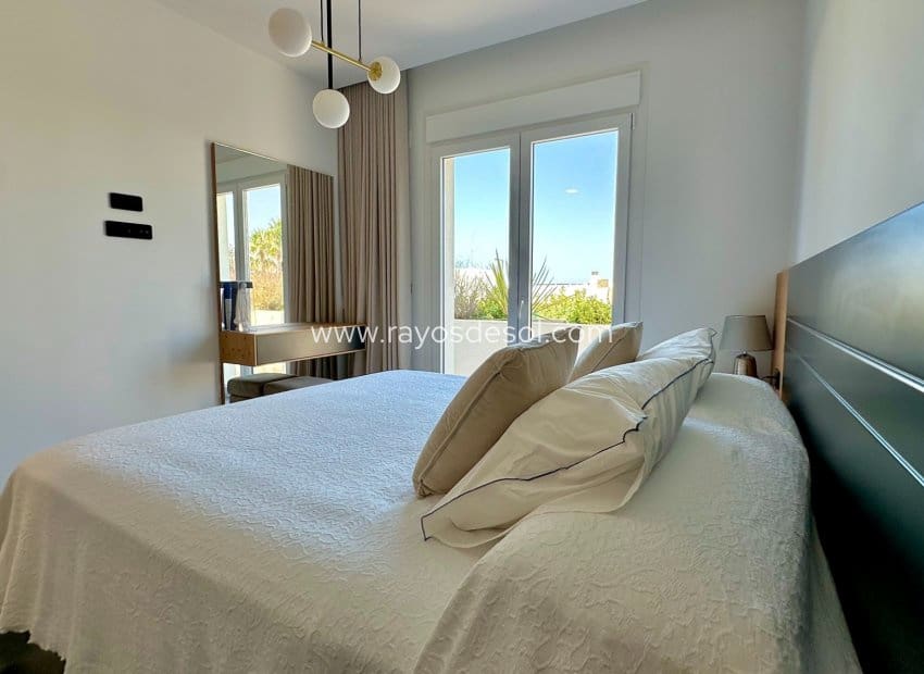 3 soveværelse Villa til salg i Algorfa med swimmingpool - € 780.000 (Ref: 9998981)